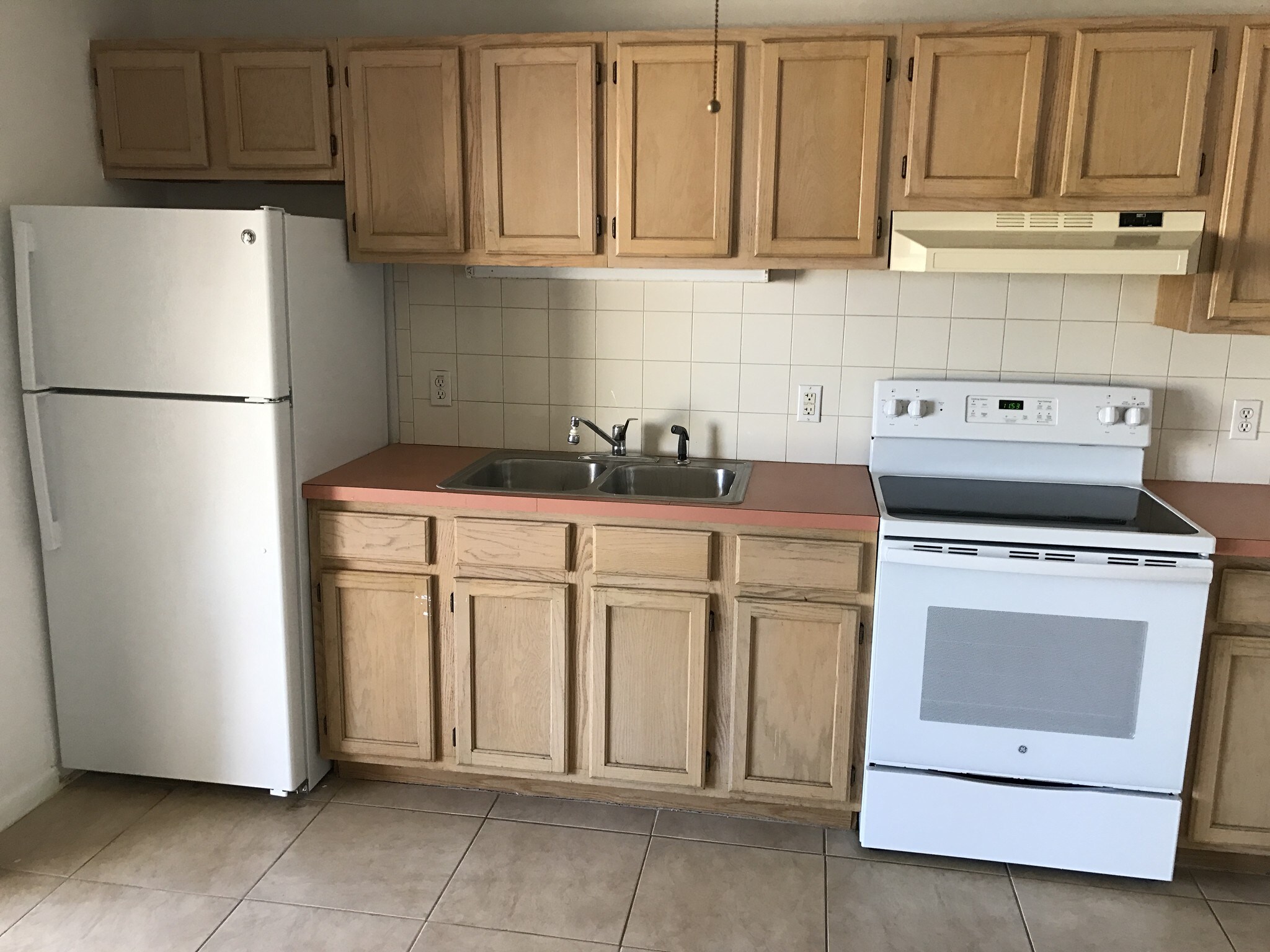 kitchen - 1343 N Central Ave