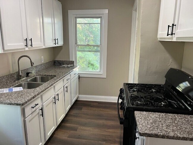 Building Photo - ? Cozy 3-Bedroom Home with Modern Updates & Spacious Yard + bonus office in Akron ?