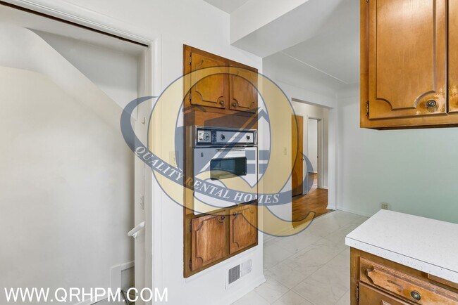 Building Photo - Available Now!!! 4 Bed, 2.5 Bath!!