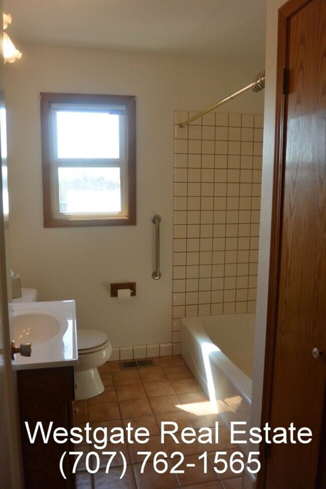 Building Photo - 3 Bed/2 Bath Single Level Country Home with Ample Storage and Gardening Assistance