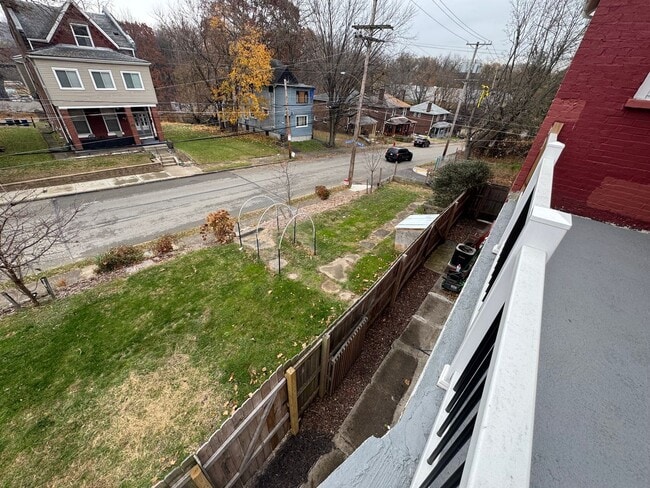 Building Photo - Charming and spacious 5BR Home in East Liberty