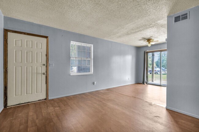 Building Photo - 8626 Lane Ave