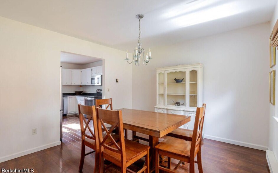 Building Photo - 230 Middle Rd