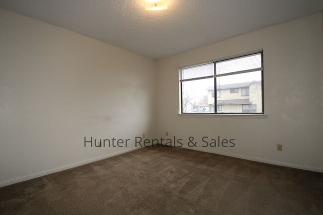 Building Photo - Too Cute!