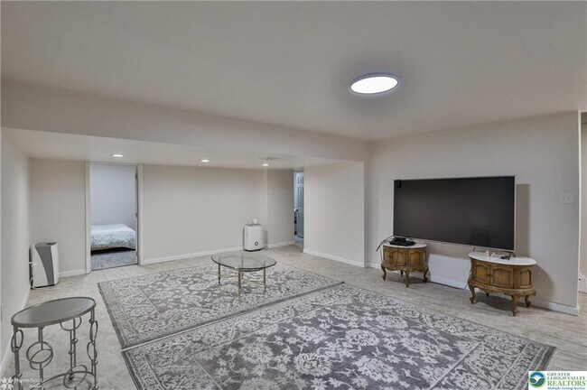 Building Photo - 204 Ridings Cir