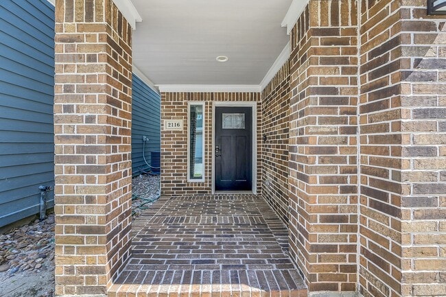 Building Photo - 2116 Oatfield Dr