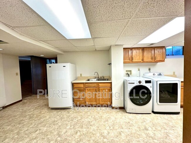 Building Photo - 1024 N 74th Ave