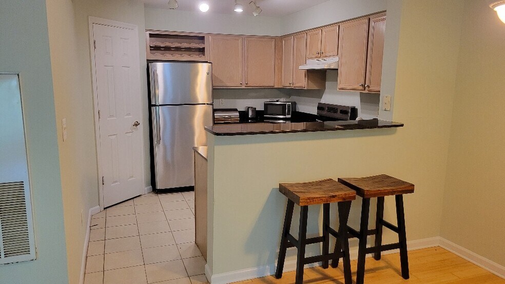 Building Photo - 700 Daniel Ellis Dr