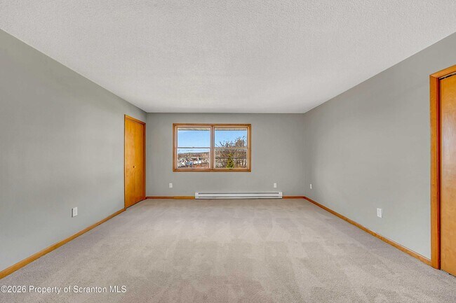 Building Photo - 809 Moosic Rd