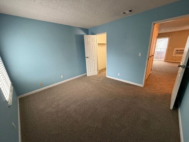 Building Photo - MOVE IN SPECIAL!! DEPOSIT MOVES YOU IN!!!