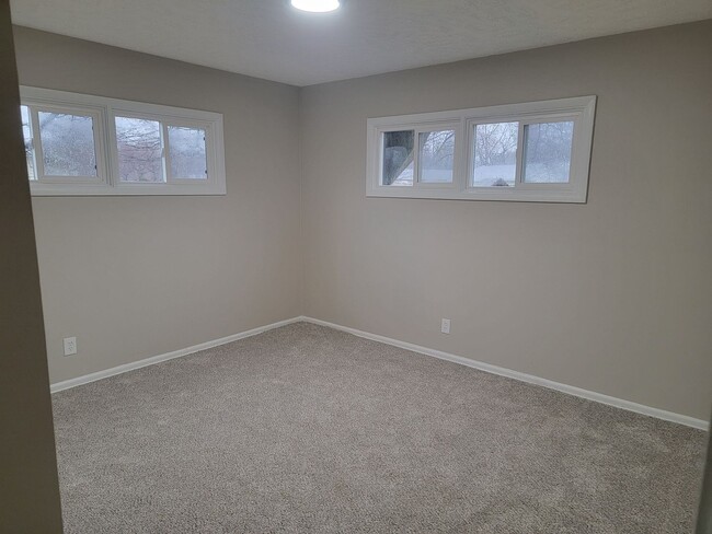 Building Photo - 1196 Thorndale Dr