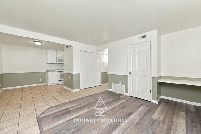 Building Photo - 872 W 500 S