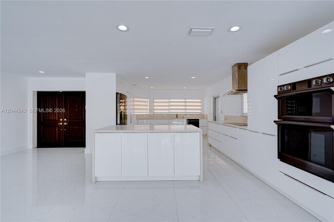 Building Photo - 773 Woodcrest Rd