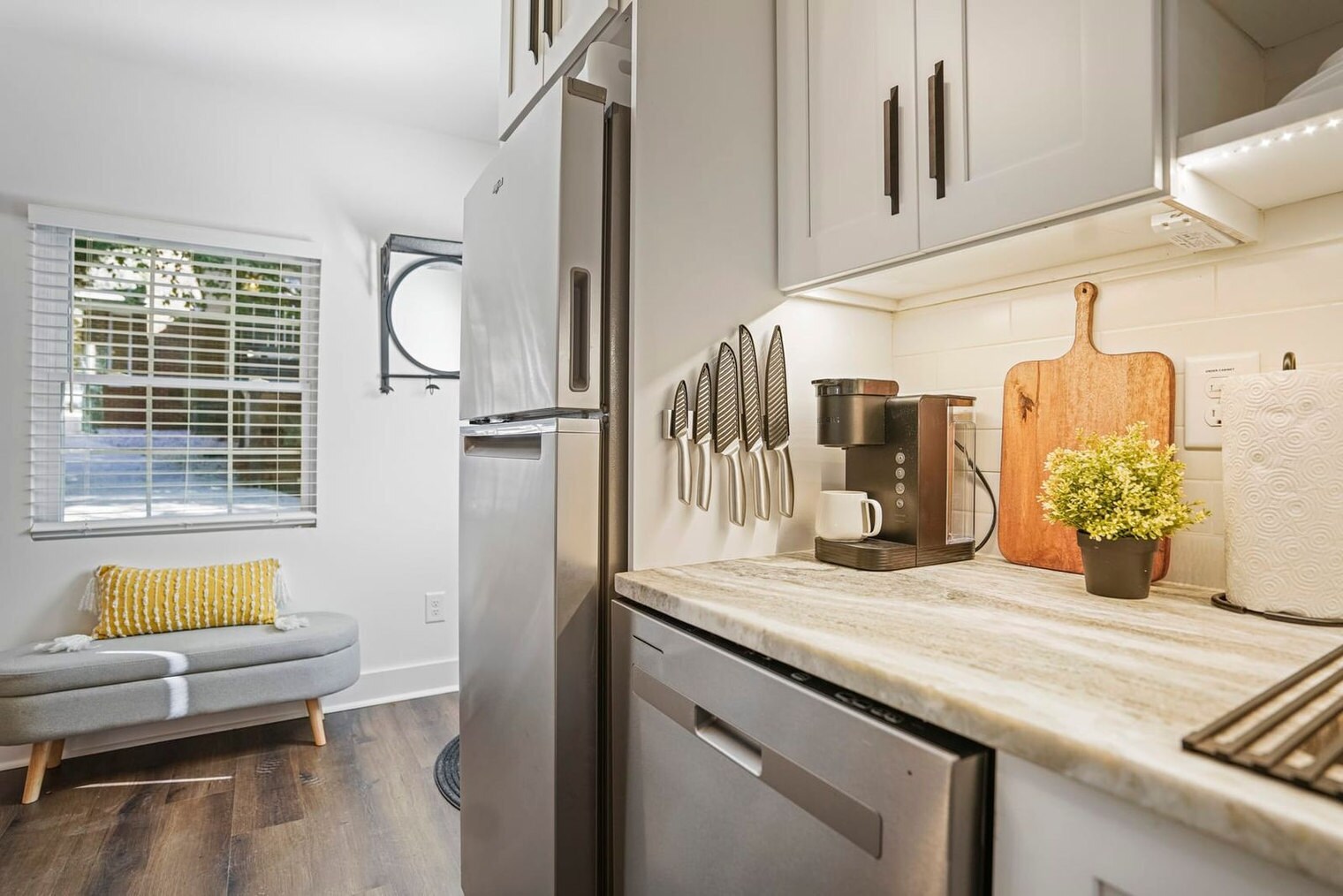 Building Photo - 975 Shadowridge Dr SE