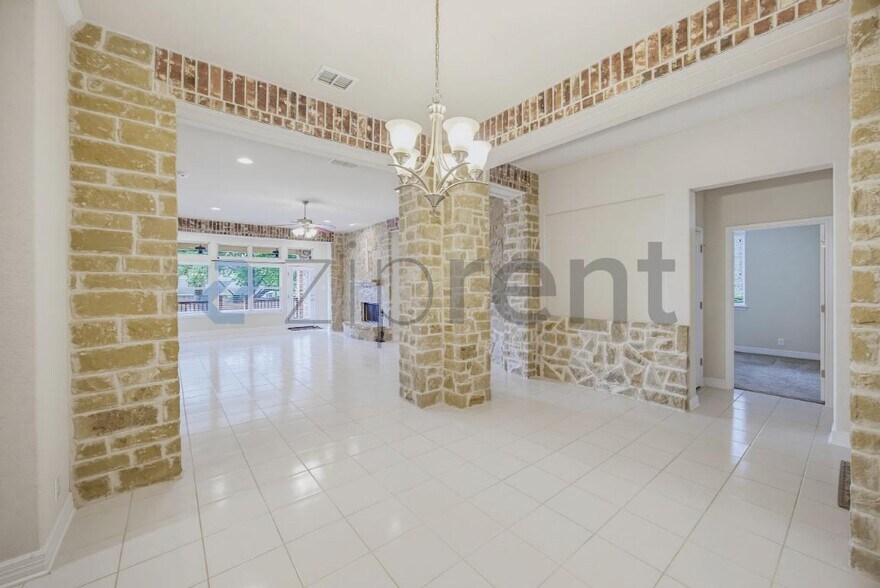 Building Photo - Unit 1