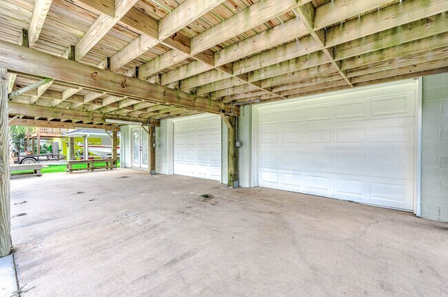 Building Photo - 106 Palm Dr