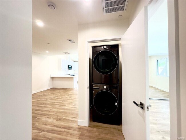 Building Photo - 15950 Cohasset St