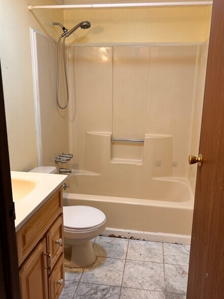 Building Photo - 47 Lakeland Dr