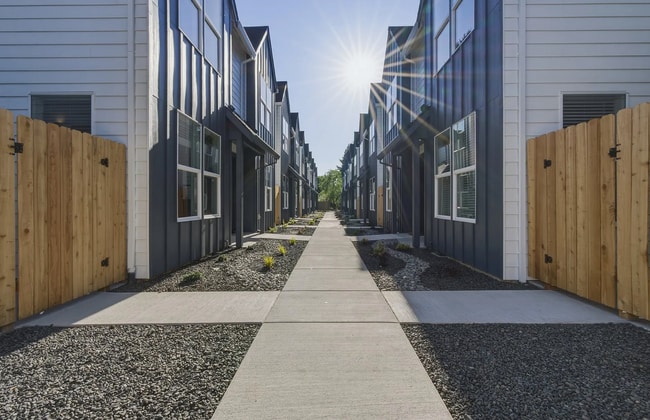 Building Photo - 7057 SE 60th Ave
