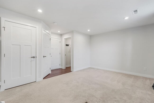 Building Photo - 23 Itasca Dr