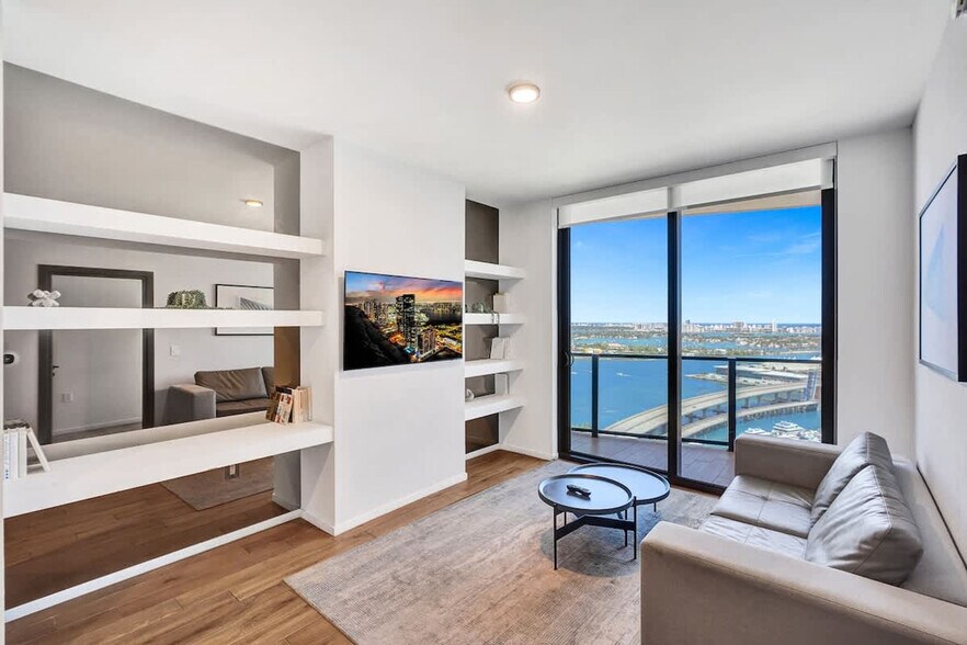 Building Photo - 398 NE 5th St