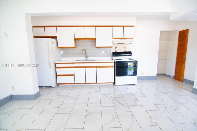 Building Photo - 1843 Cleveland St