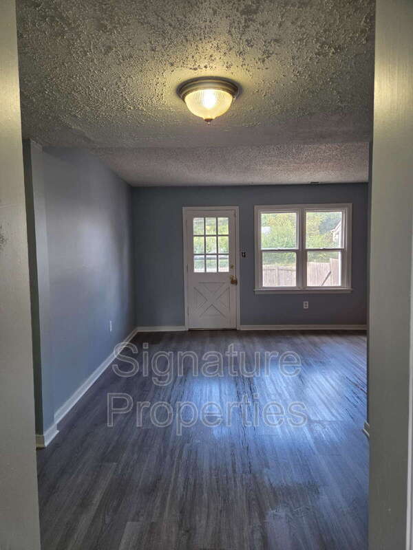 Primary Photo - 810 Grayfox Dr