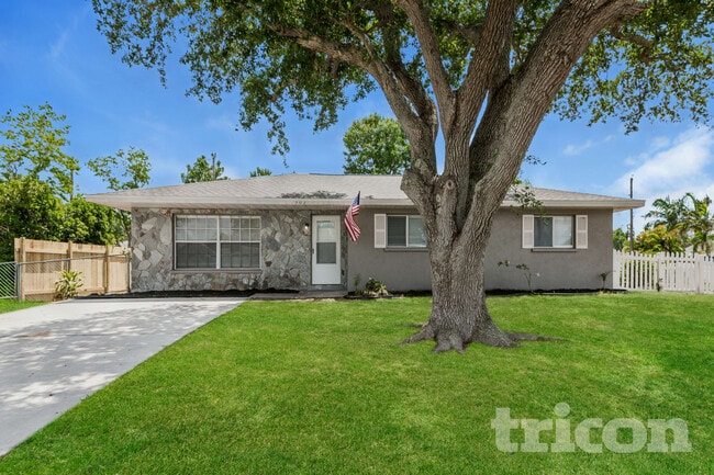 Building Photo - 407 43rd St Blvd W