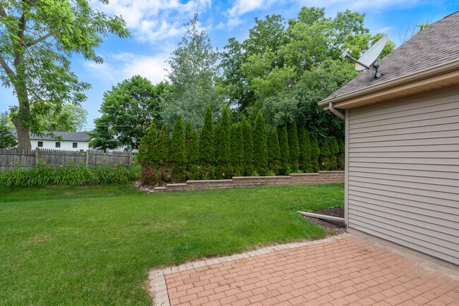 Building Photo - 159 Evergreen Blvd