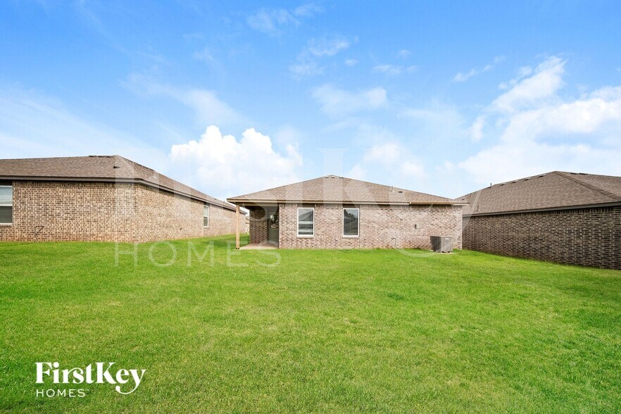 Building Photo - 437 Labelle Ln