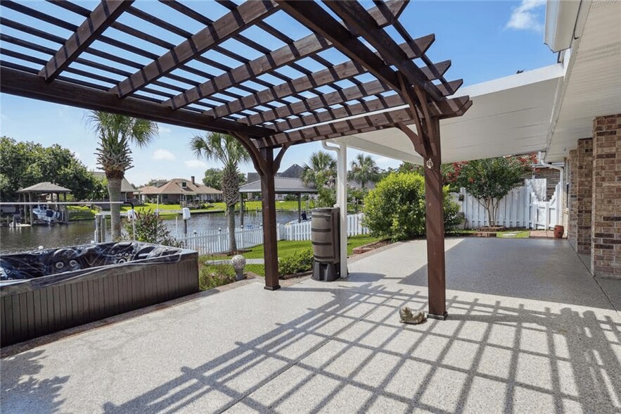 Building Photo - 125 Windward Passage St