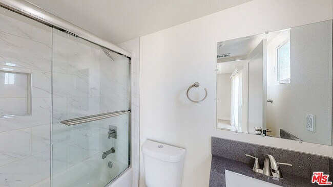 Building Photo - 953 Mariposa Ave