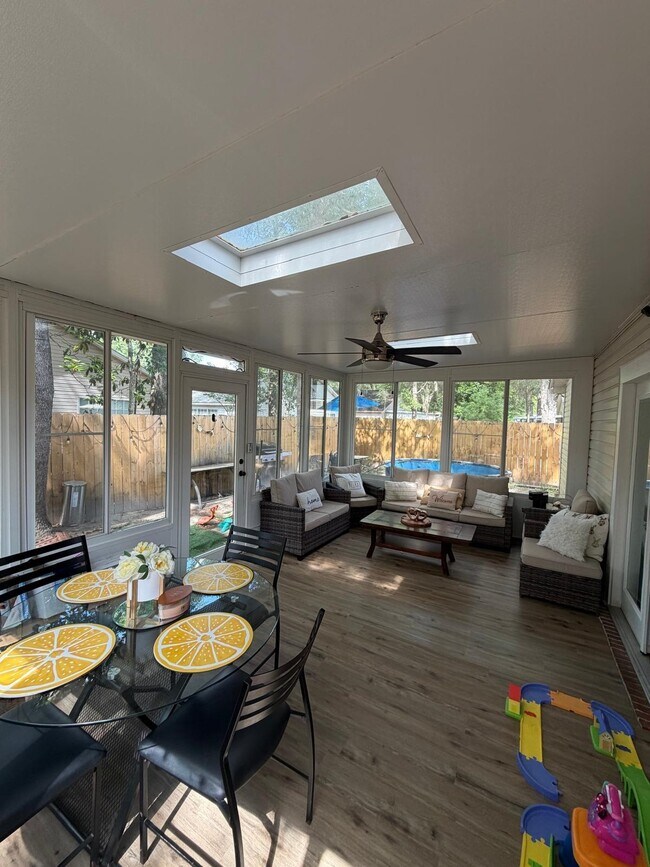 Building Photo - 4540 Eltham Park