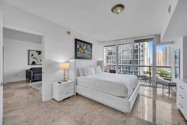Building Photo - 485 Brickell Ave