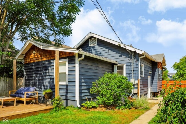Building Photo - 3910 N Kenwood Ave