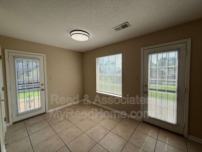 Building Photo - 4315 Bishop Hills Dr