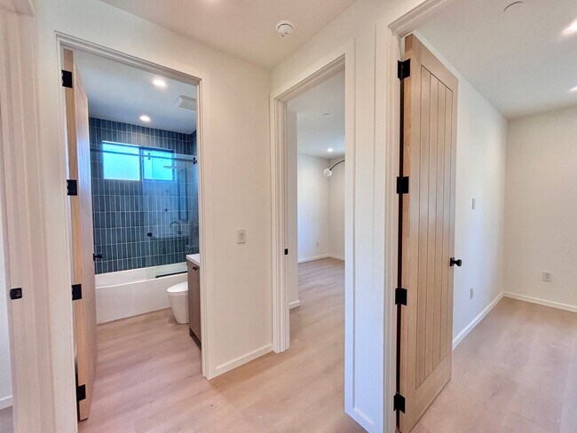 Building Photo - 17852 Saticoy St