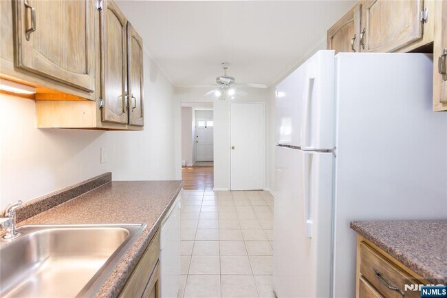 Building Photo - 108 Regency
