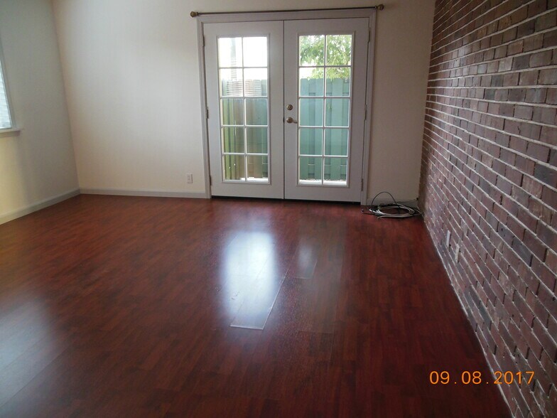 Building Photo - 833 54th St
