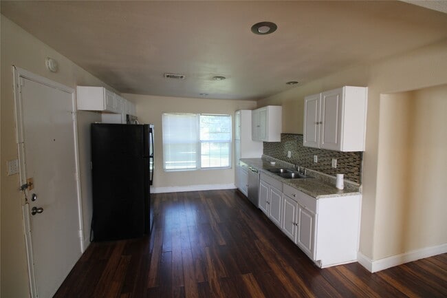 Building Photo - 10601 Murr Way