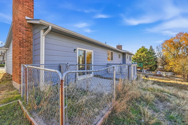 Building Photo - $400 Off Monthly | 4 Bed 2.5 Bath Home w/ ...