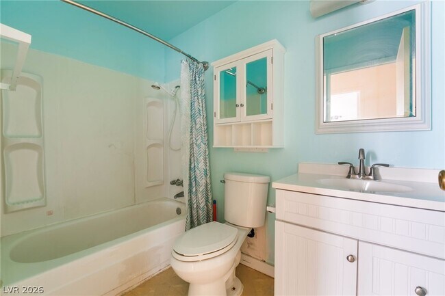 Building Photo - 2102 E Russell Rd