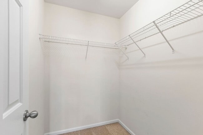 Building Photo - Charming 2-Bedroom Townhome in Desirable Remington Oaks, Cary!