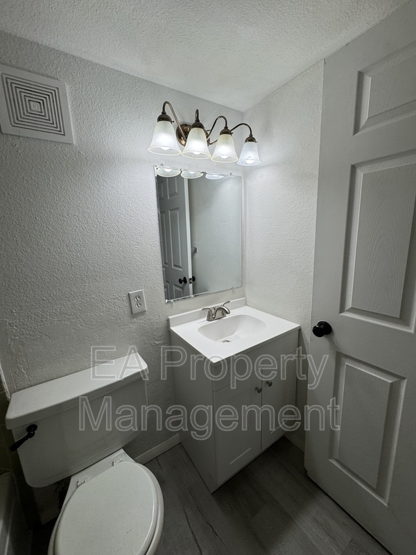 Building Photo - 1212 Chelwood Park Blvd NE