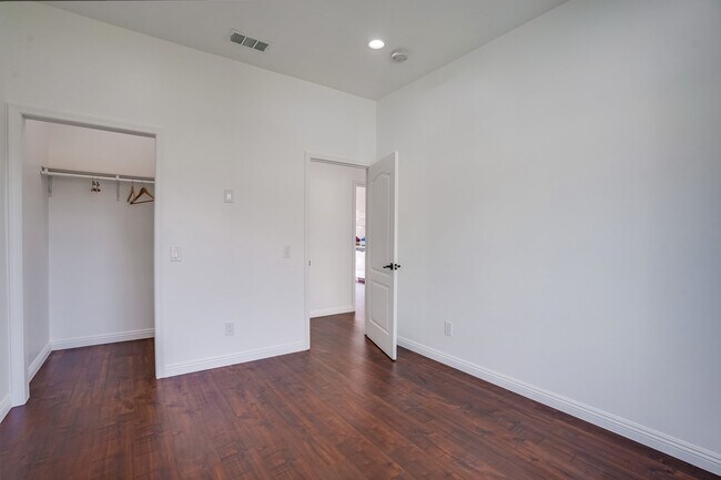 Building Photo - 9427 S 4th Ave