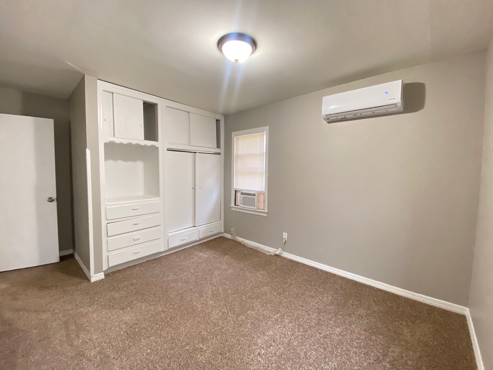 Building Photo - 3712 Woodside Dr