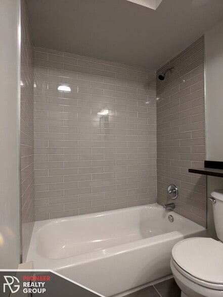 Building Photo - 1437 N Dearborn St