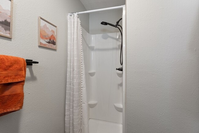 Building Photo - 2Bed/2Bth in Vancouver