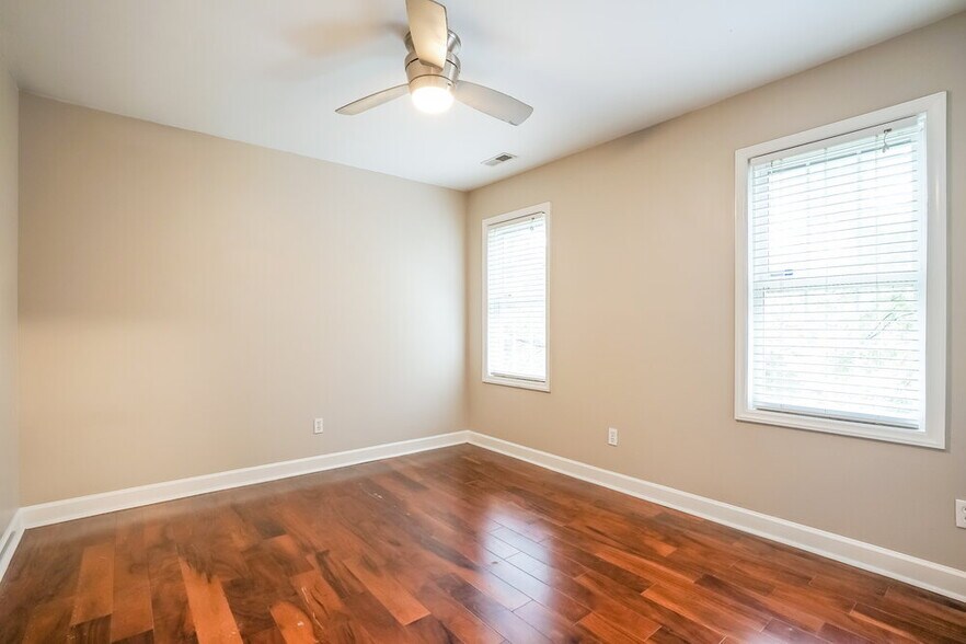 Building Photo - 4208 Knightsbridge Way