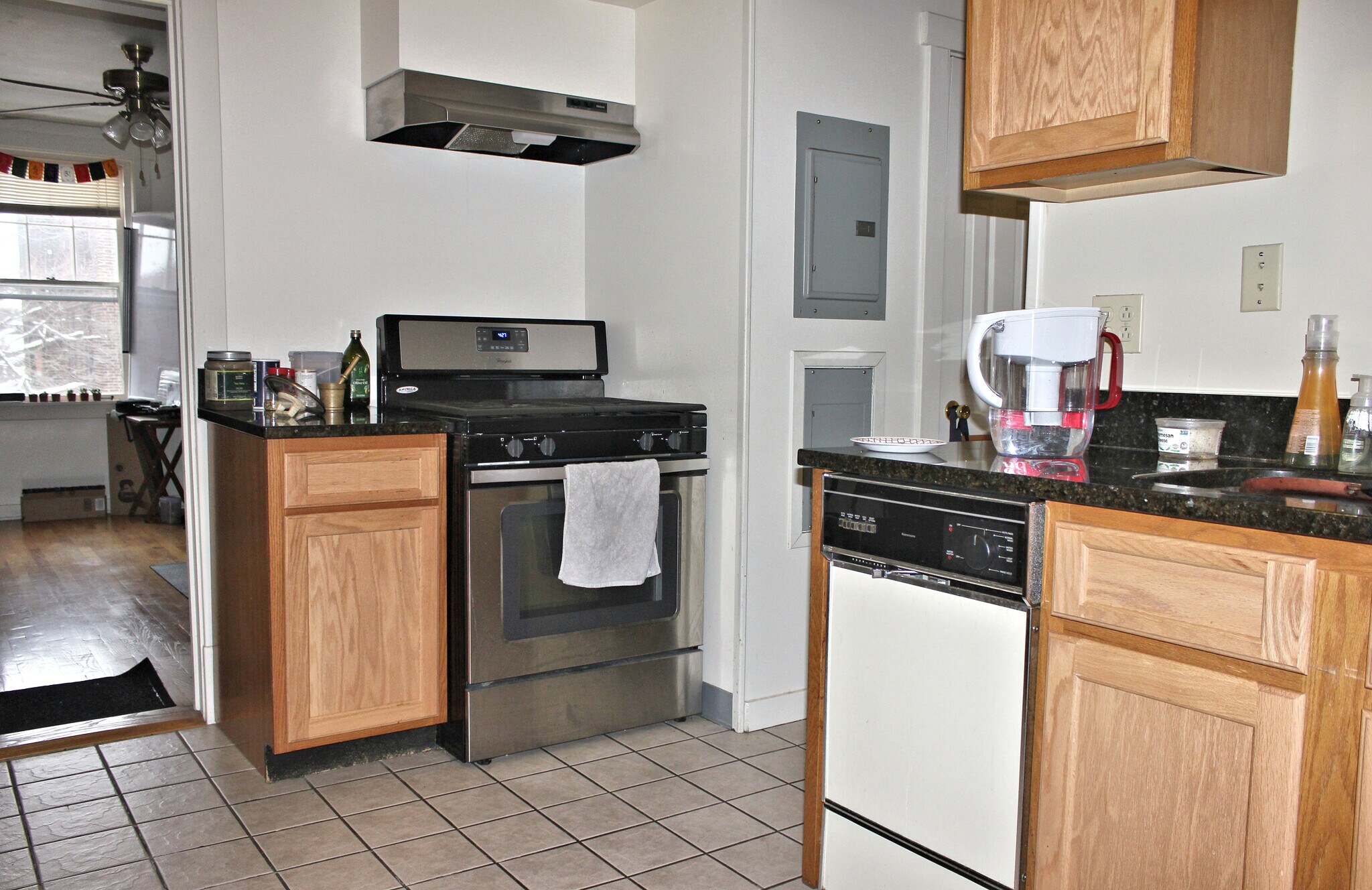 Kitchen - 5840 Alderson St